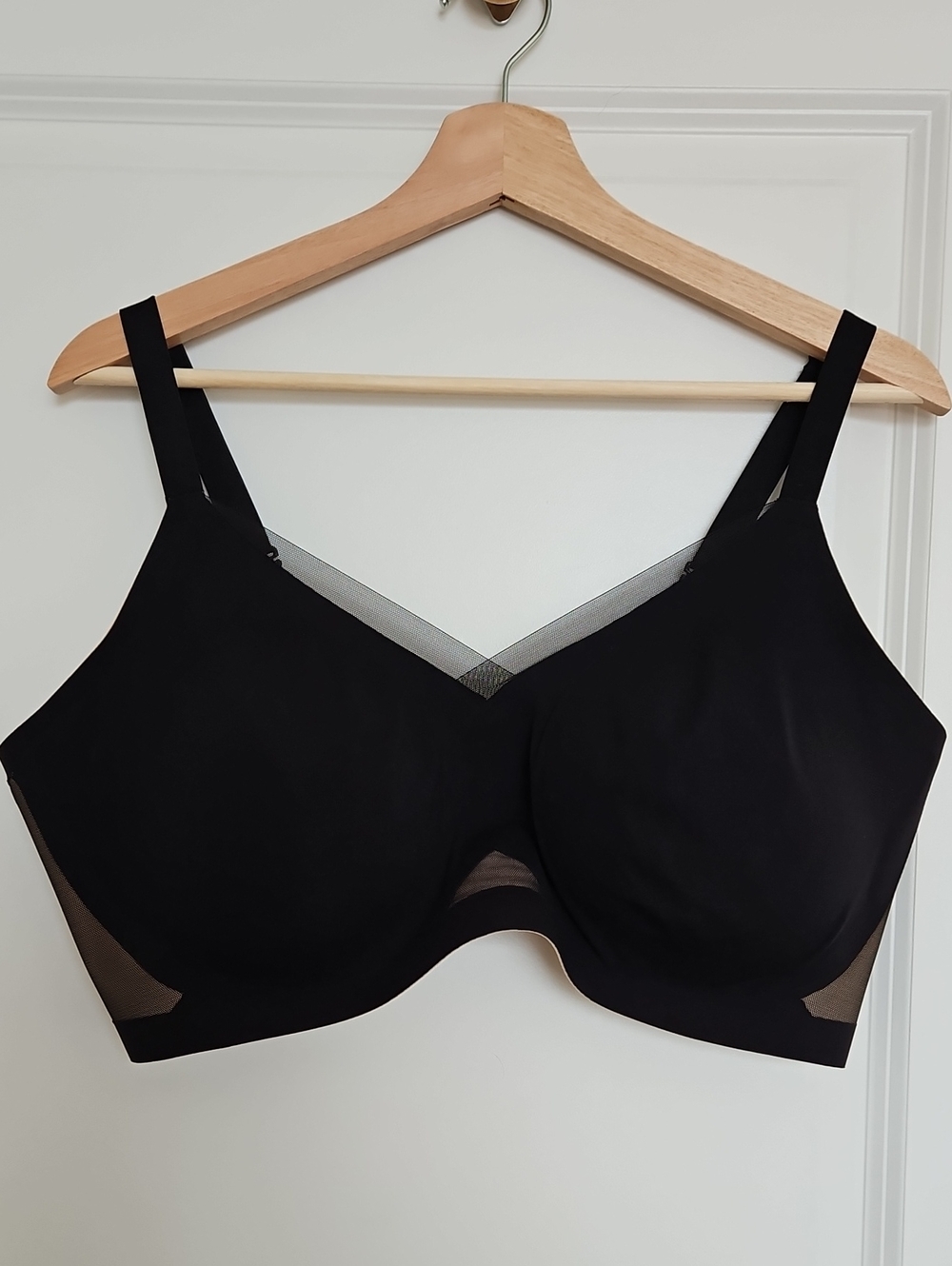 Honeylove Black Seamless Wireless Bra with Mesh Trim